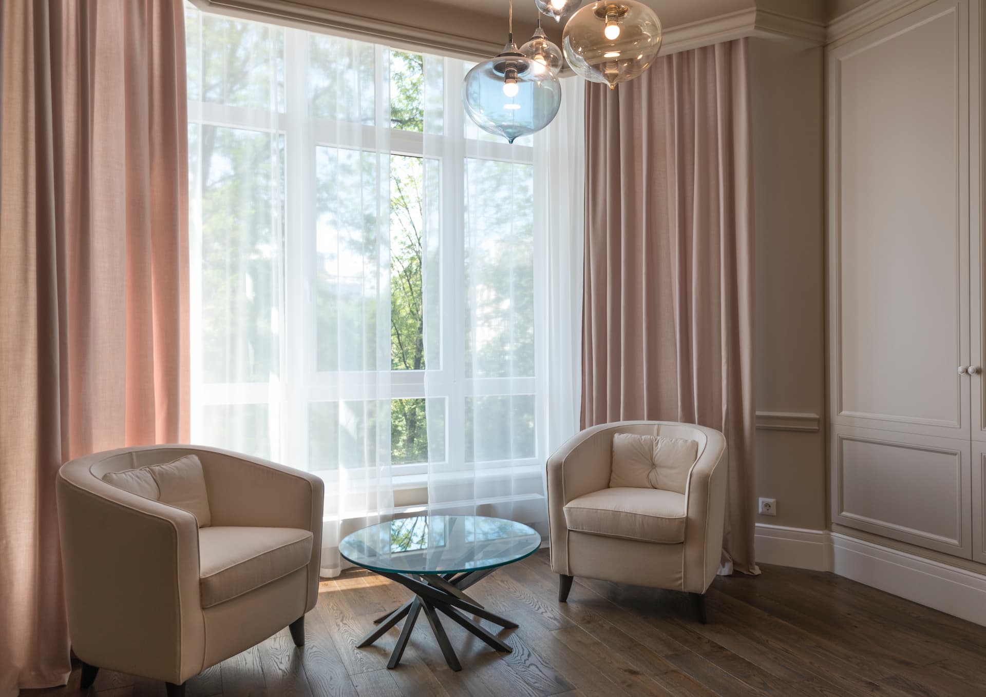 Sala de estar decorada estilo shabby chic